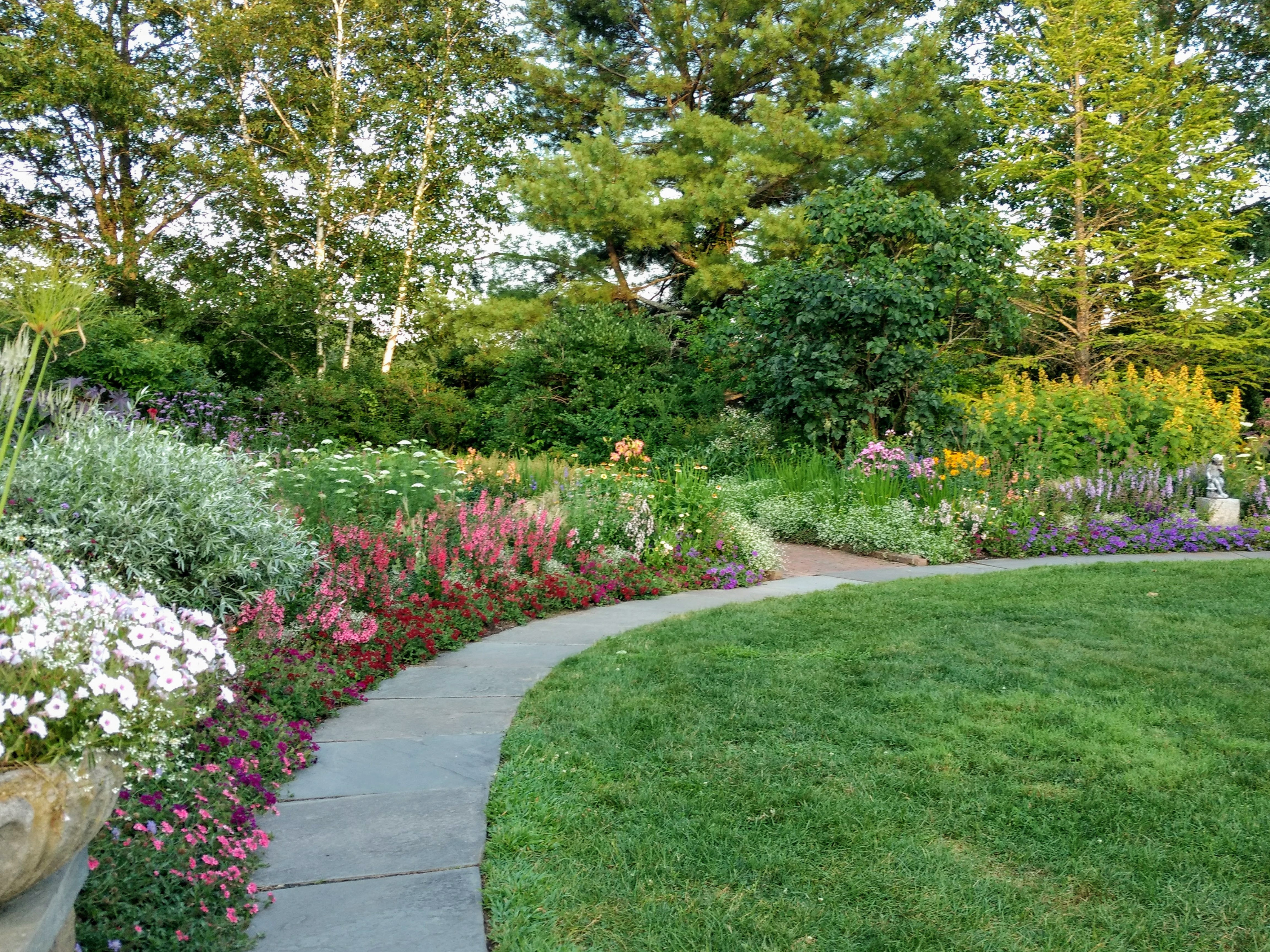 Благоустройство участка частного дома в Пятигорске и Ставропольском крае